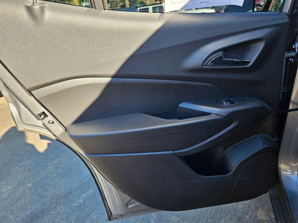 Used 2024 Chevrolet Trax RS w/ Sunroof Package image 14