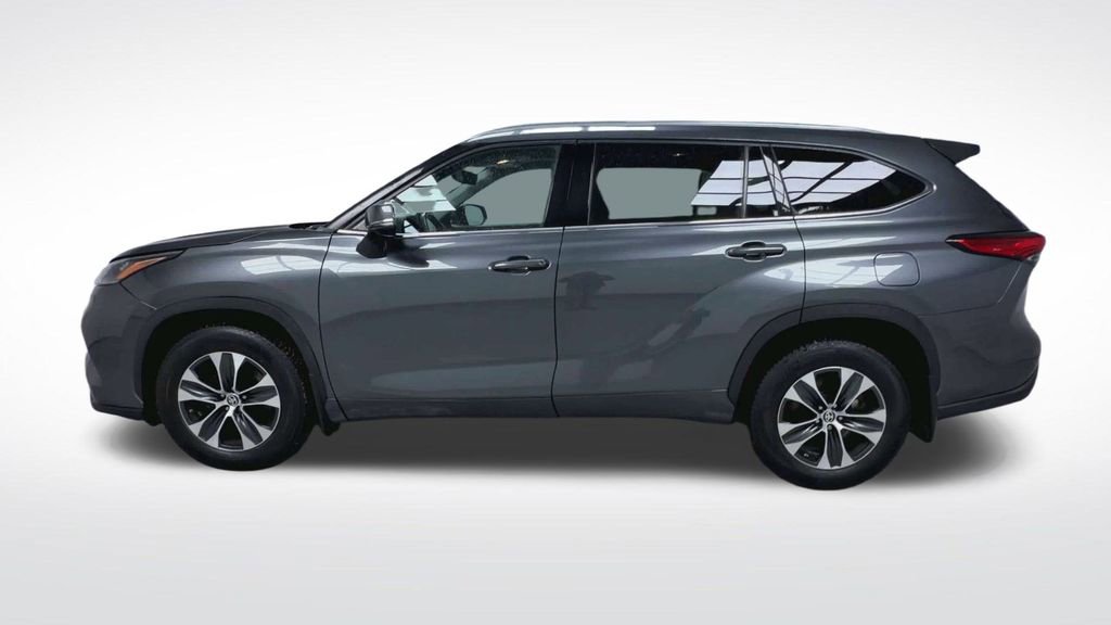 Used 2020 Toyota Highlander XLE image 22