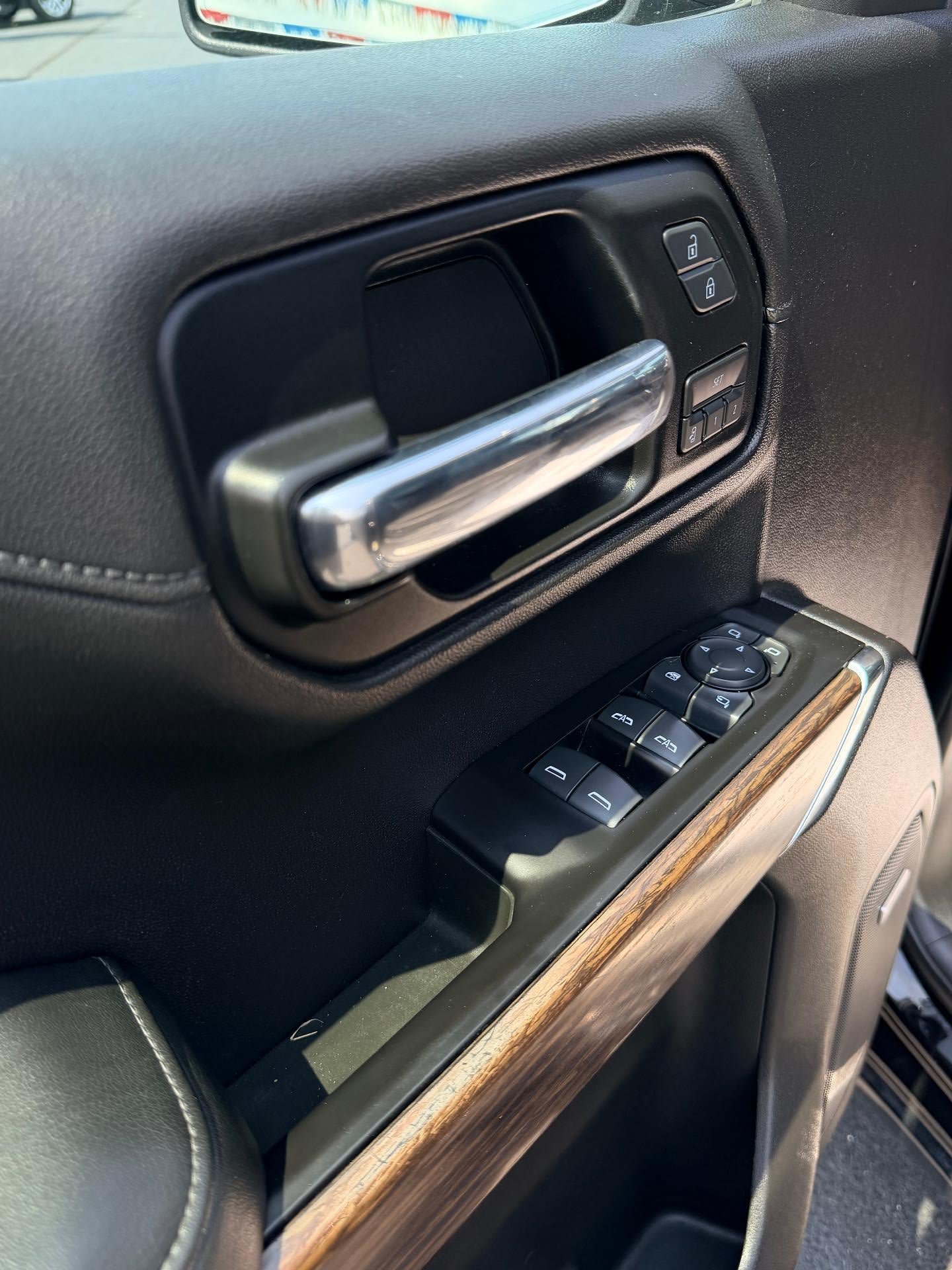 Used 2019 Chevrolet Silverado 1500 High Country w/ Technology Package AWD/4WD image 12