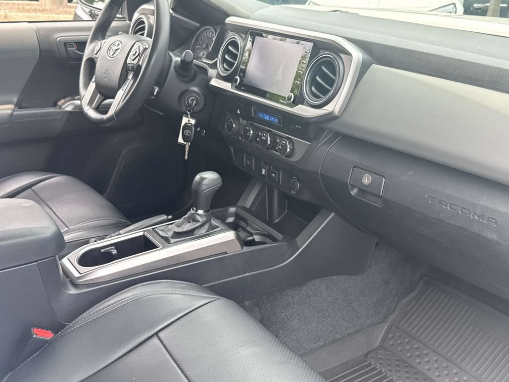 Used 2021 Toyota Tacoma SR5 AWD/4WD image 31