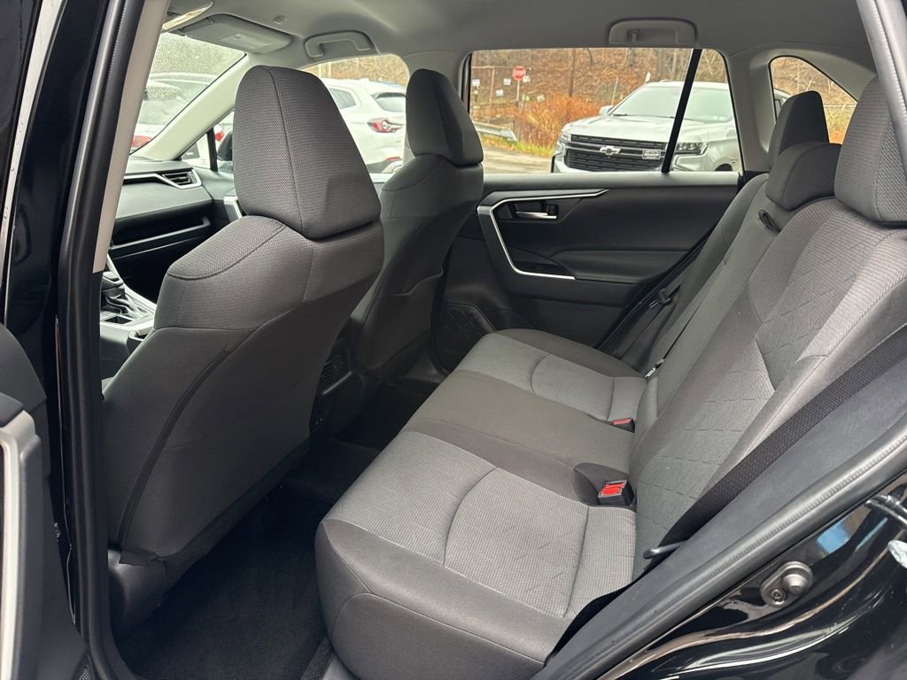 Used 2025 Toyota RAV4 XLE image 19