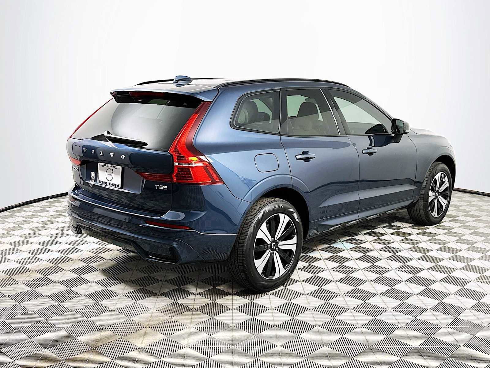 Used 2025 Volvo XC60 T8 Core image 6