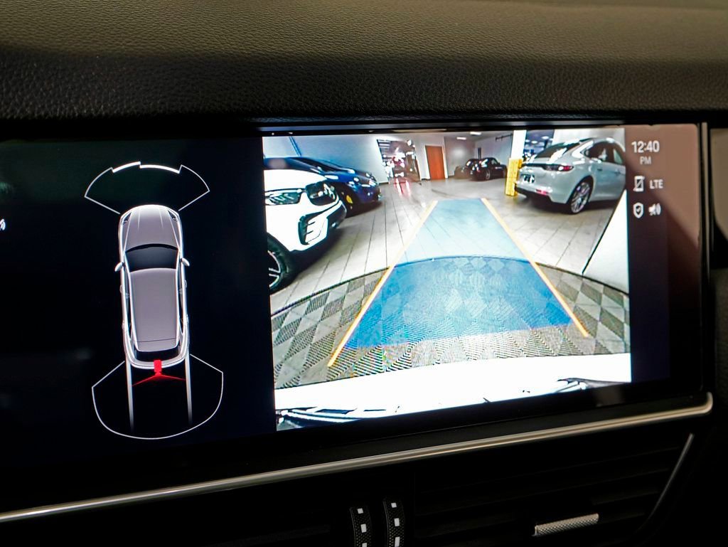 Certified 2022 Porsche Cayenne Platinum Edition image 27