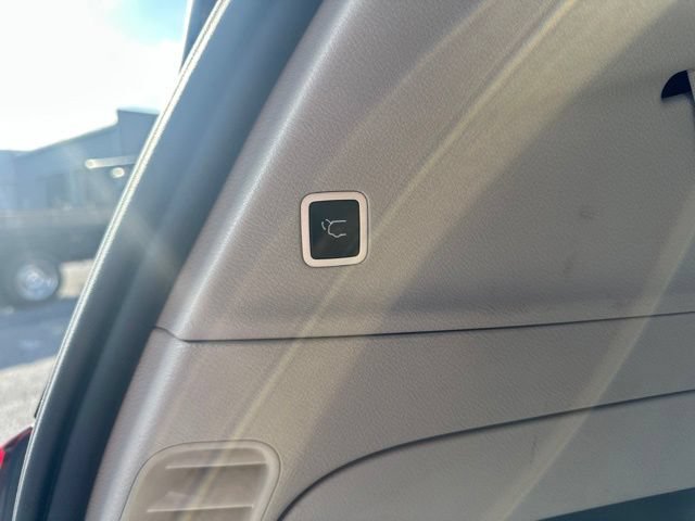 Used 2024 Chrysler Pacifica Touring-L FWD image 18