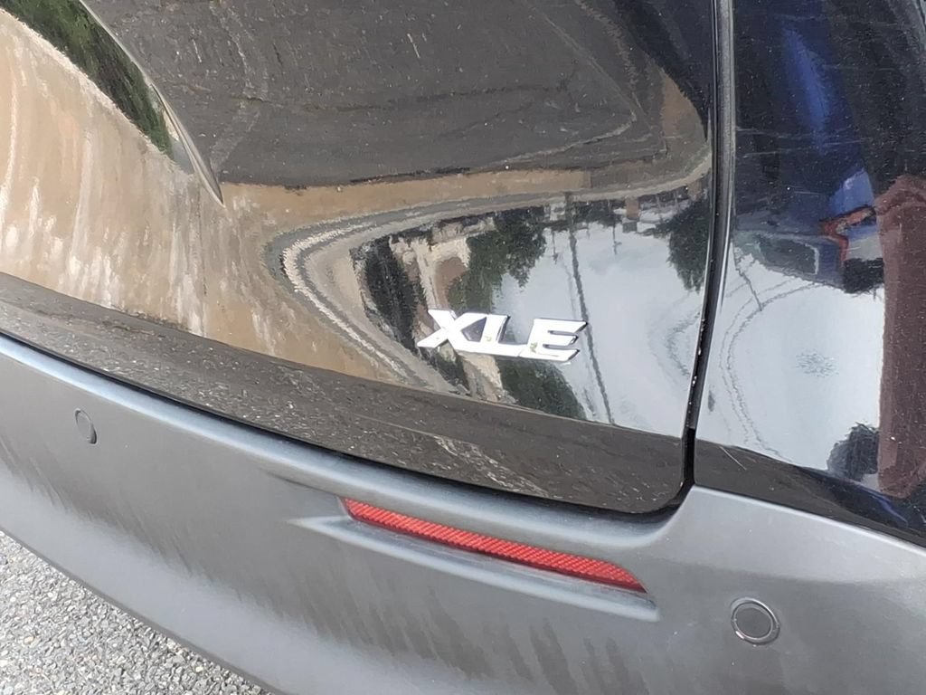 Used 2025 Toyota Sienna XLE FWD image 7