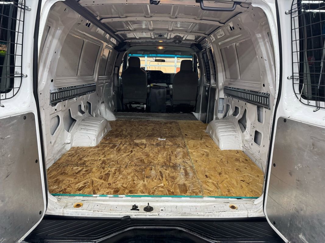 Used 2014 Ford E-350 and Econoline 350 Extended Super Duty image 12