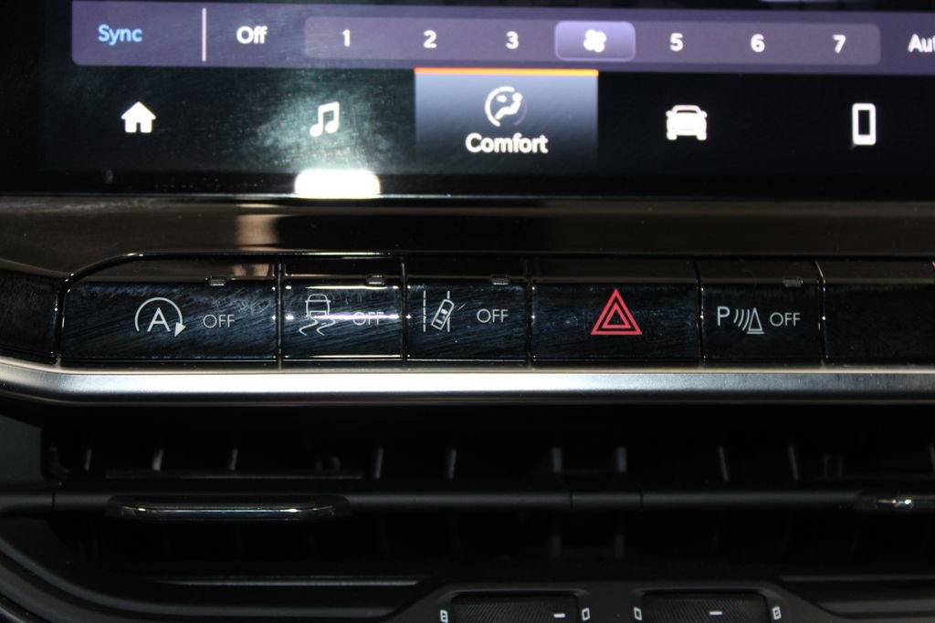 Used 2025 Jeep Compass Trailhawk image 40