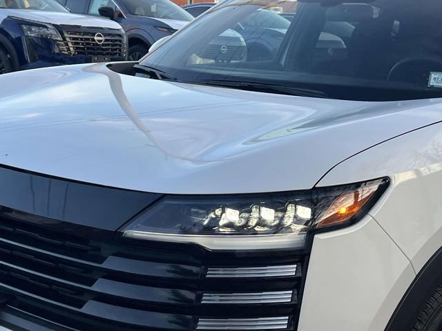 Used 2025 Nissan Kicks SV w/ Illumination Package image 9