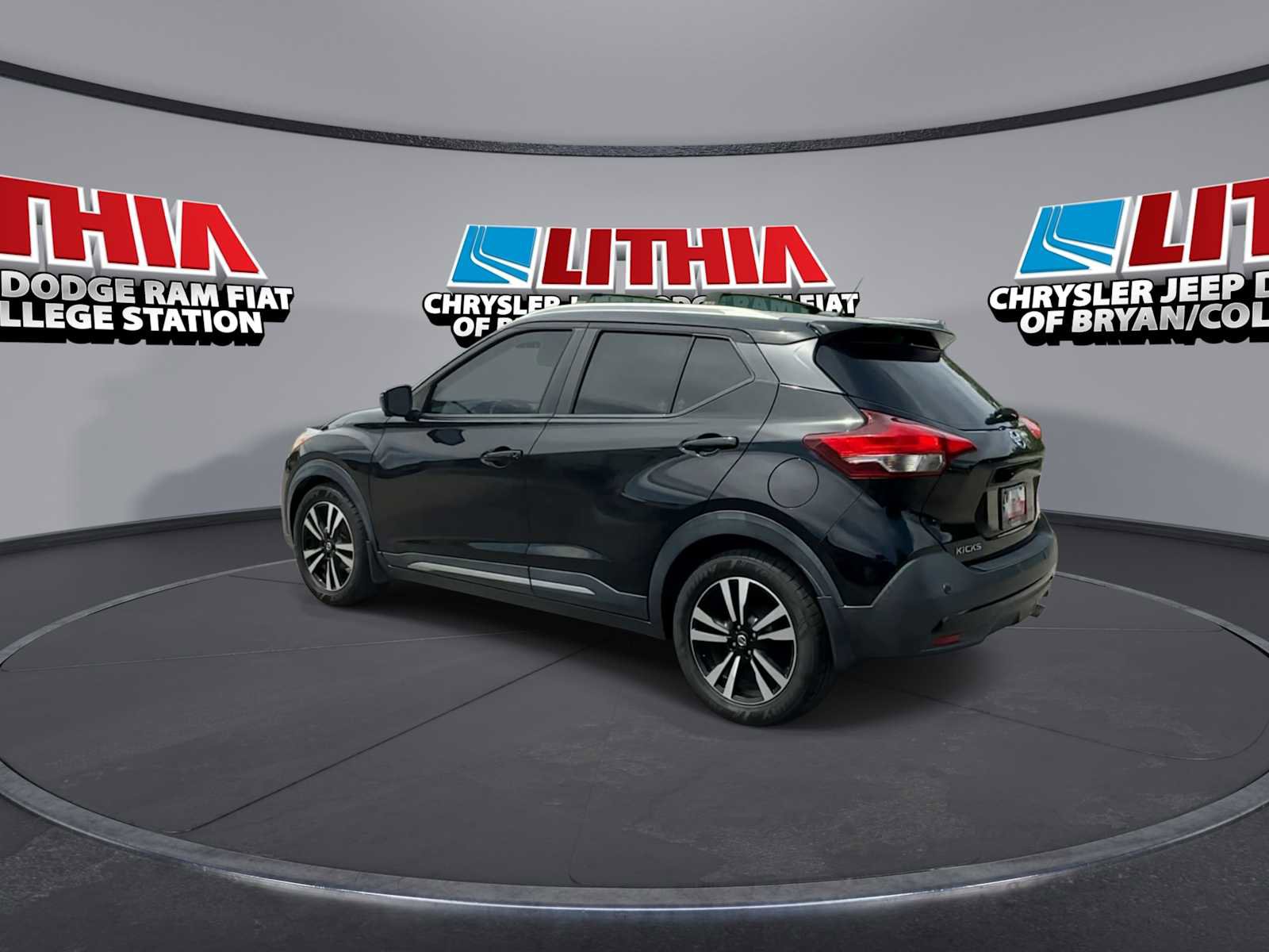 Used 2020 Nissan Kicks SR w/ SR Premium Package FWD image 6