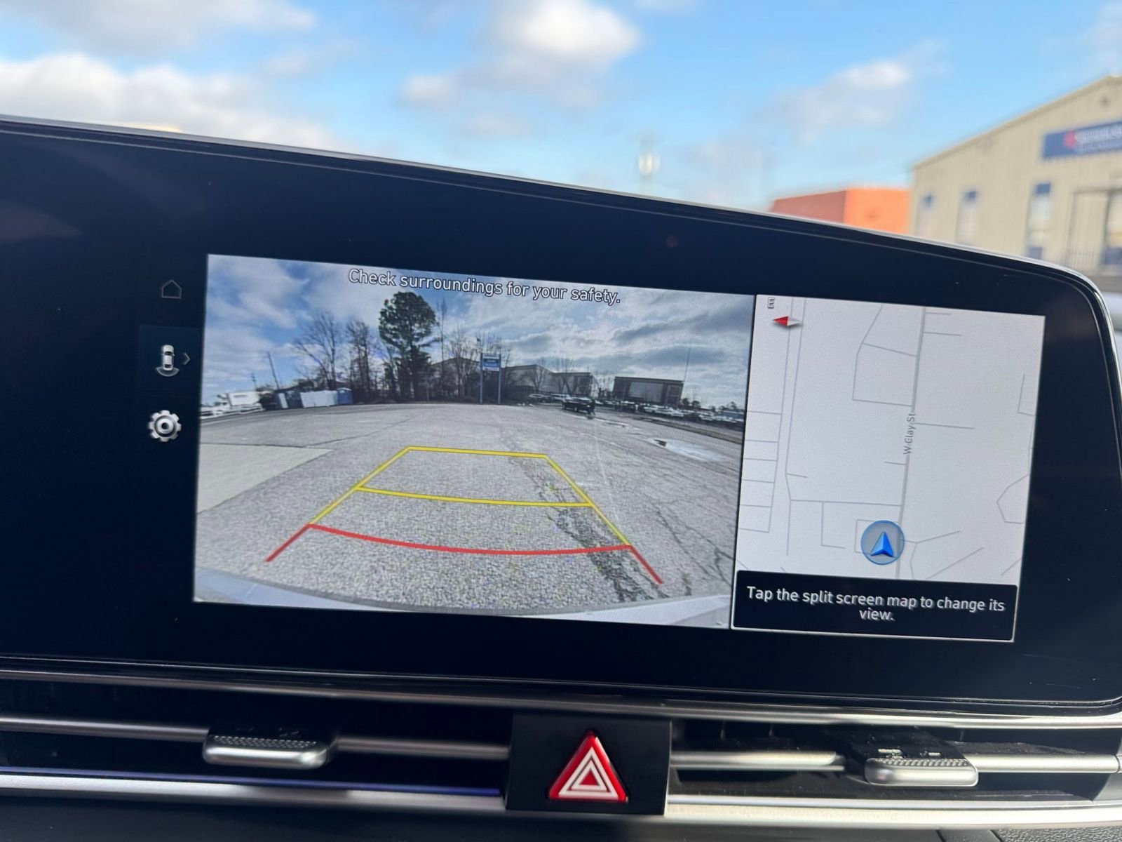 Used 2025 Hyundai Elantra Limited image 24