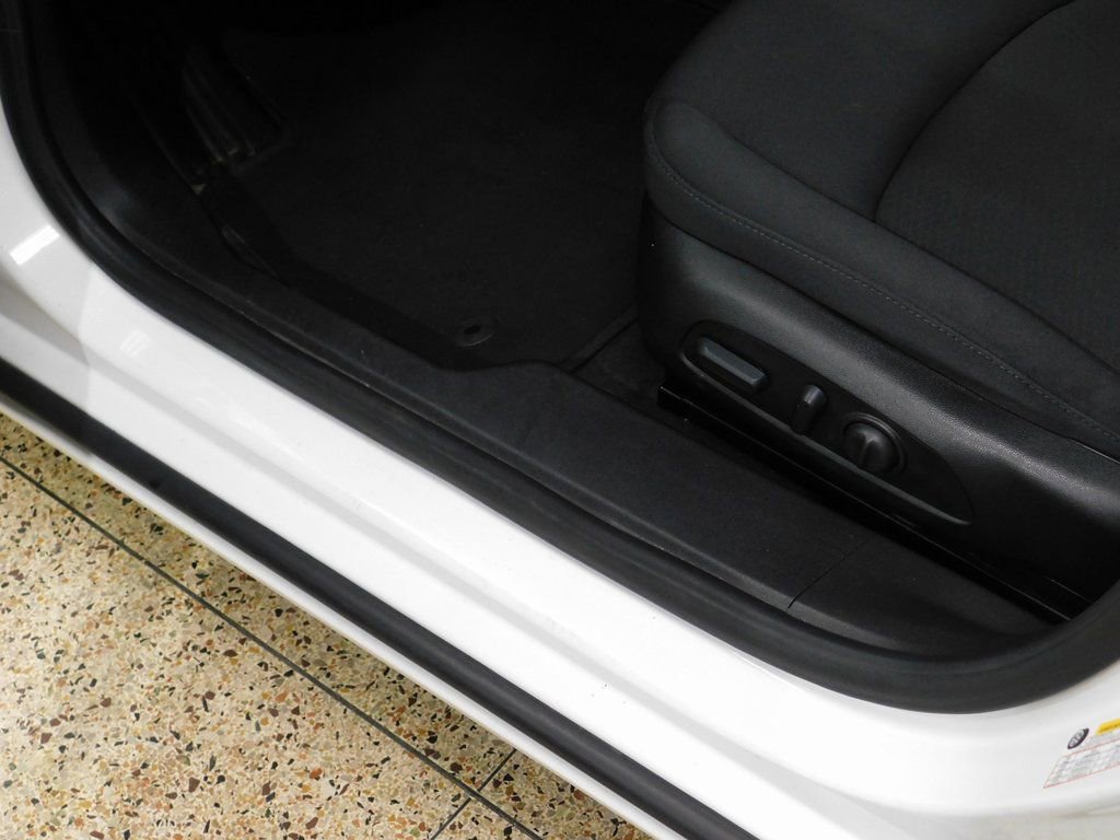 Used 2022 Chevrolet Malibu LT image 29