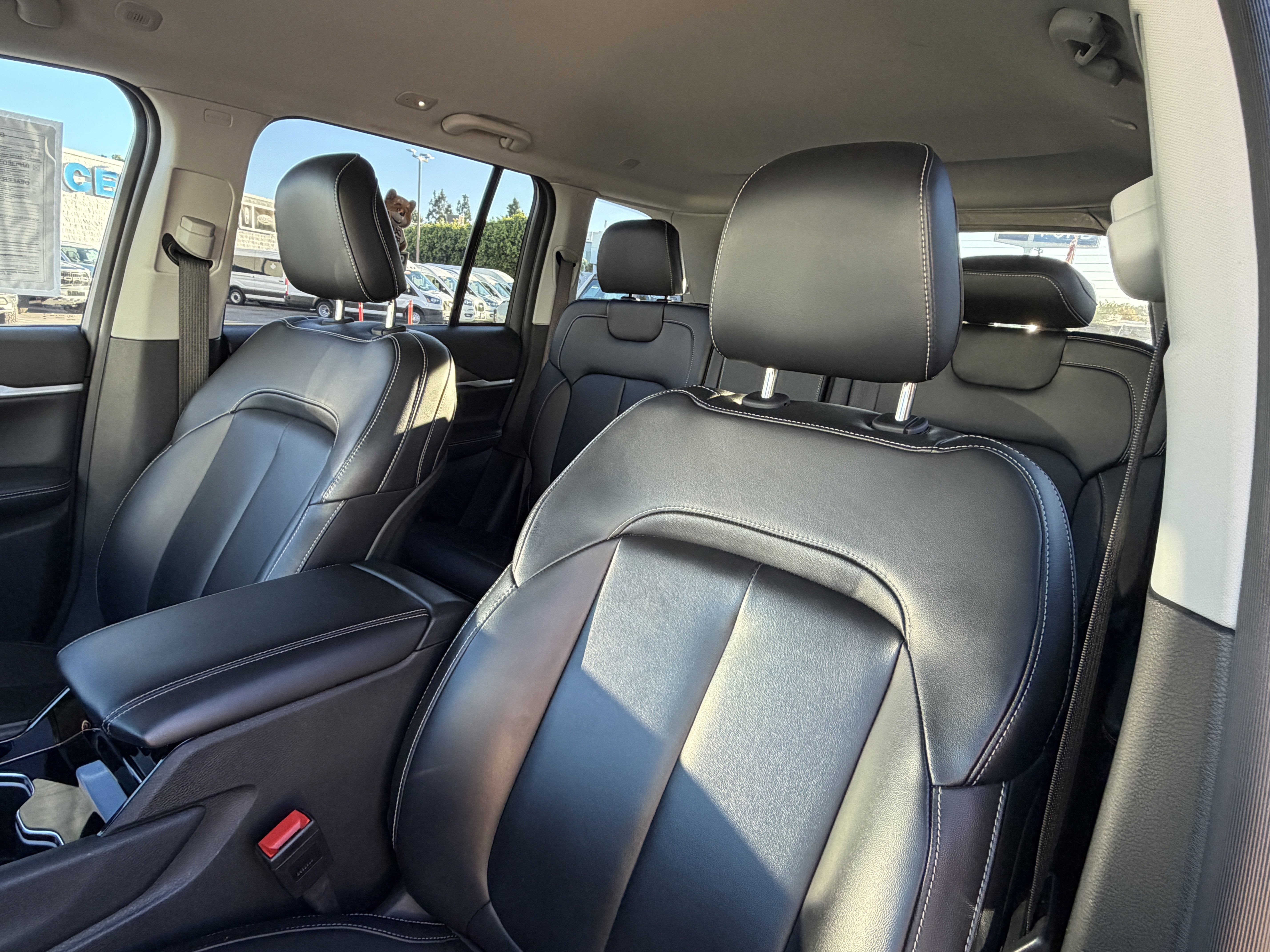 Used 2023 Jeep Grand Cherokee Limited image 12