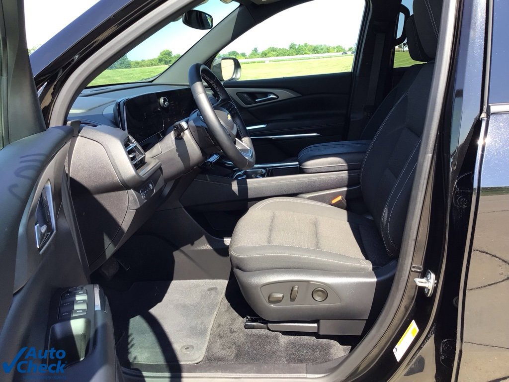 Used 2025 Chevrolet Traverse LT image 20