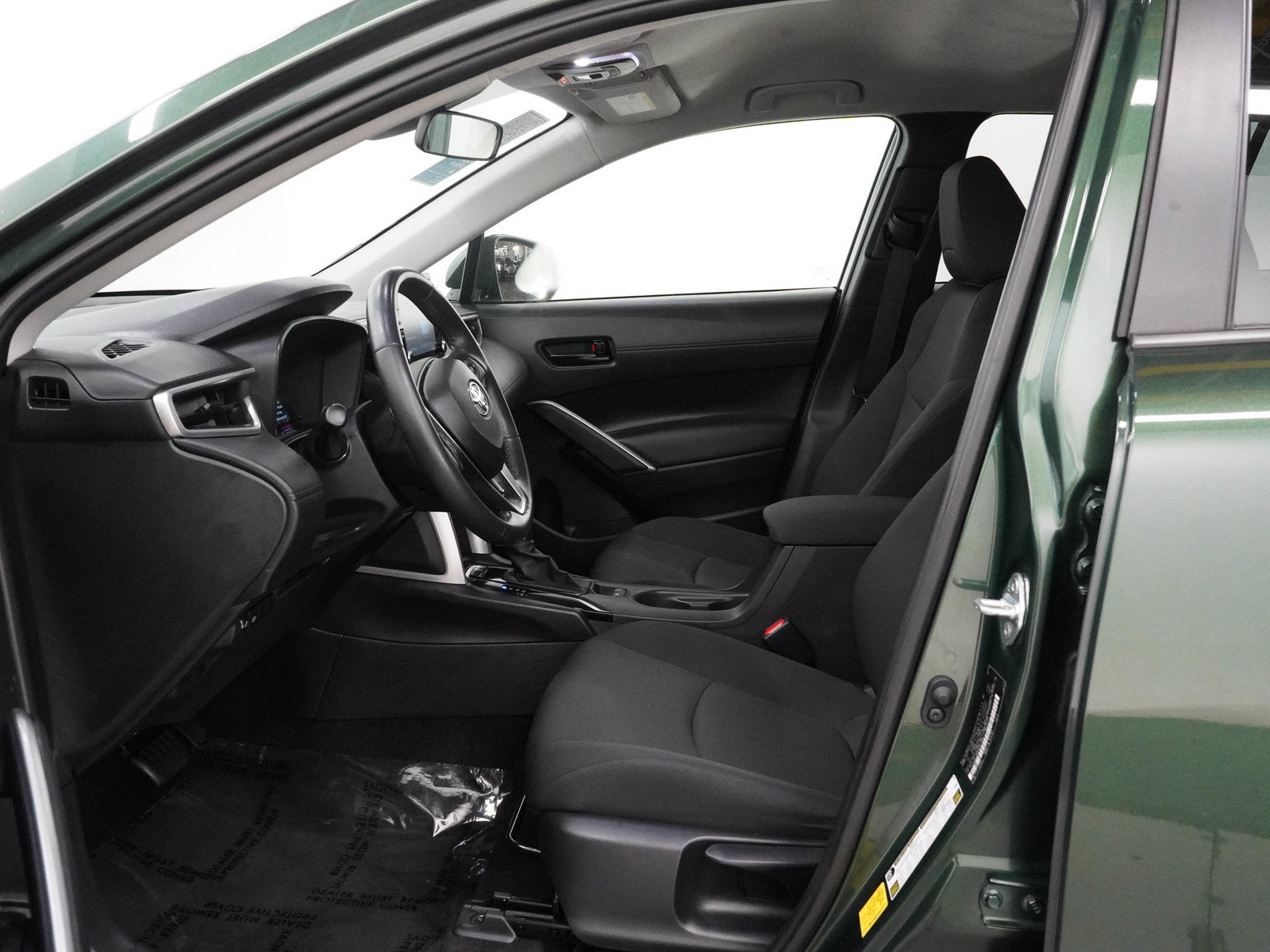 Used 2022 Toyota Corolla Cross LE AWD/4WD image 18