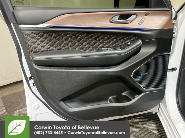 Used 2025 Jeep Grand Cherokee Summit w/ Adv Protech Group IV image 24