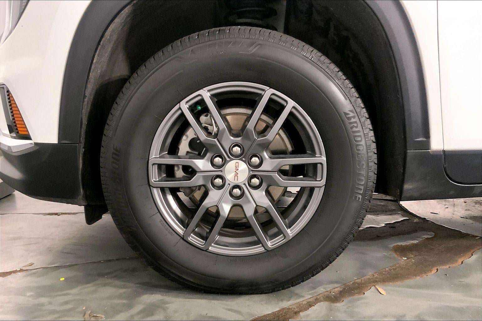 Used 2025 GMC Acadia Elevation FWD image 9