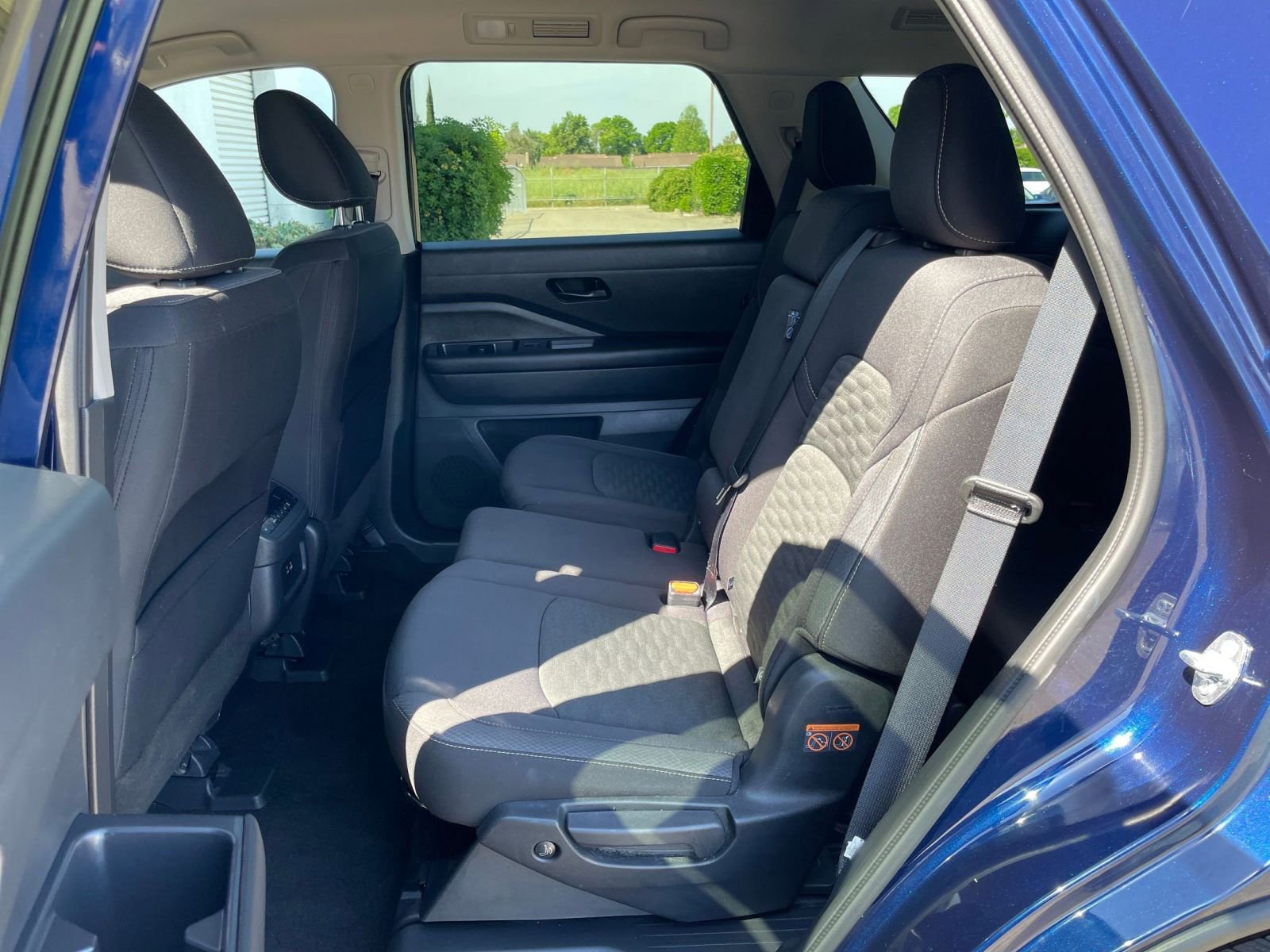 Used 2025 Nissan Pathfinder SV image 28