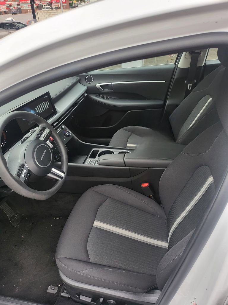 Used 2025 Hyundai Sonata SEL FWD image 2