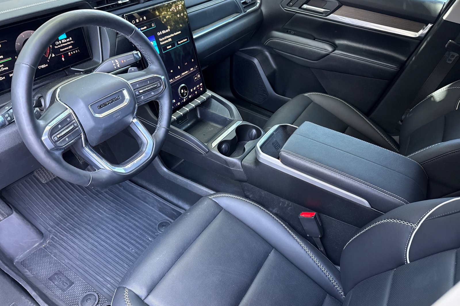 Used 2026 GMC Terrain Denali w/ LPO, Floor Liner Package AWD/4WD image 11