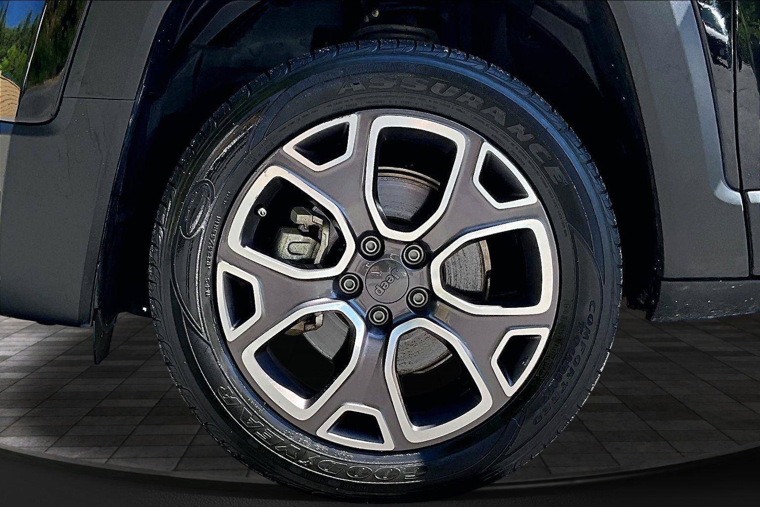 Used 2015 Jeep Renegade Limited AWD/4WD image 9