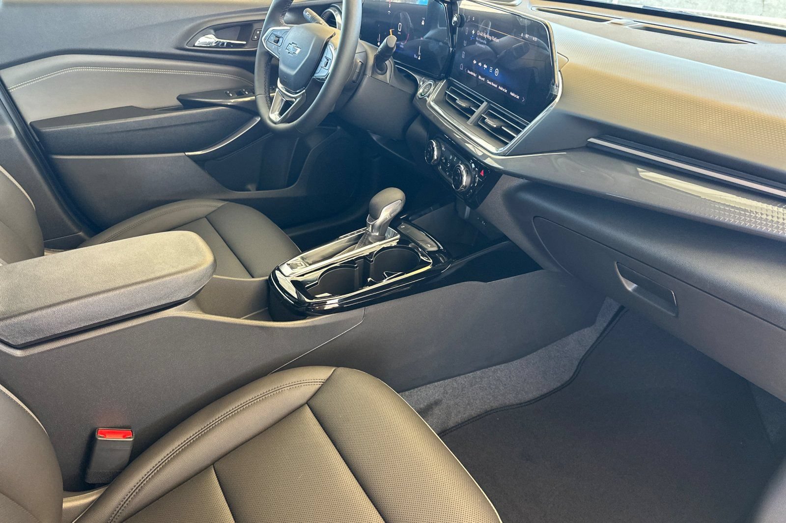 New 2026 Chevrolet Trax ACTIV w/ Driver Confidence Package FWD image 17