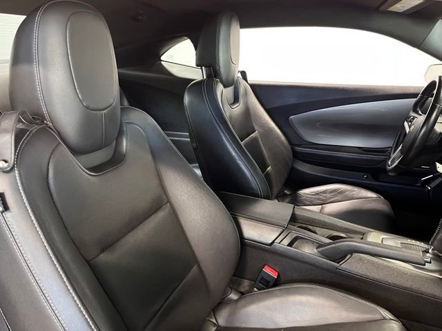 Used 2015 Chevrolet Camaro LT RWD image 10