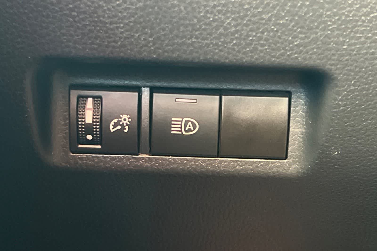 Used 2023 Toyota RAV4 XLE FWD image 31