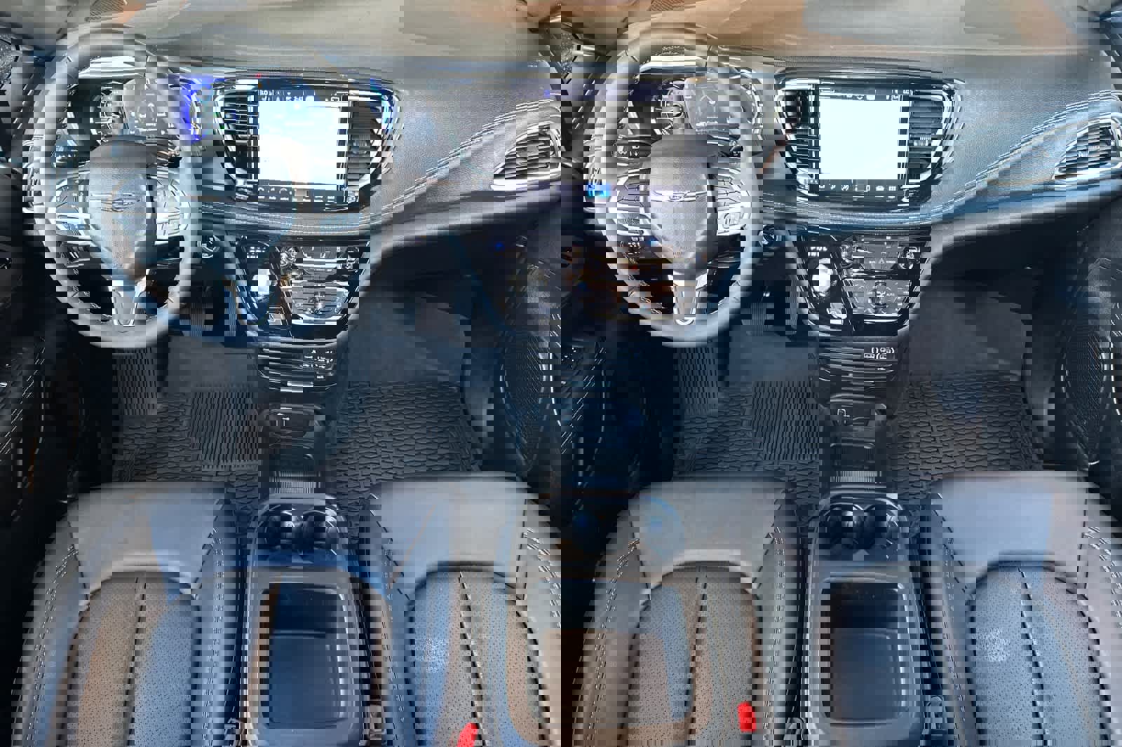 Used 2025 Chrysler Pacifica Select w/ Uconnect Theater Family Group video 3