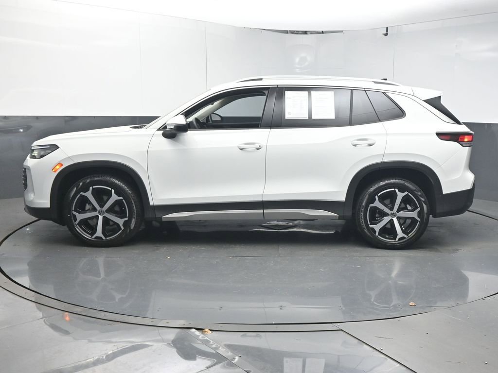 Certified 2025 Volkswagen Tiguan SE FWD image 5