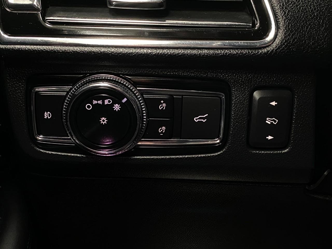 Used 2019 Lincoln Navigator Select AWD/4WD image 16