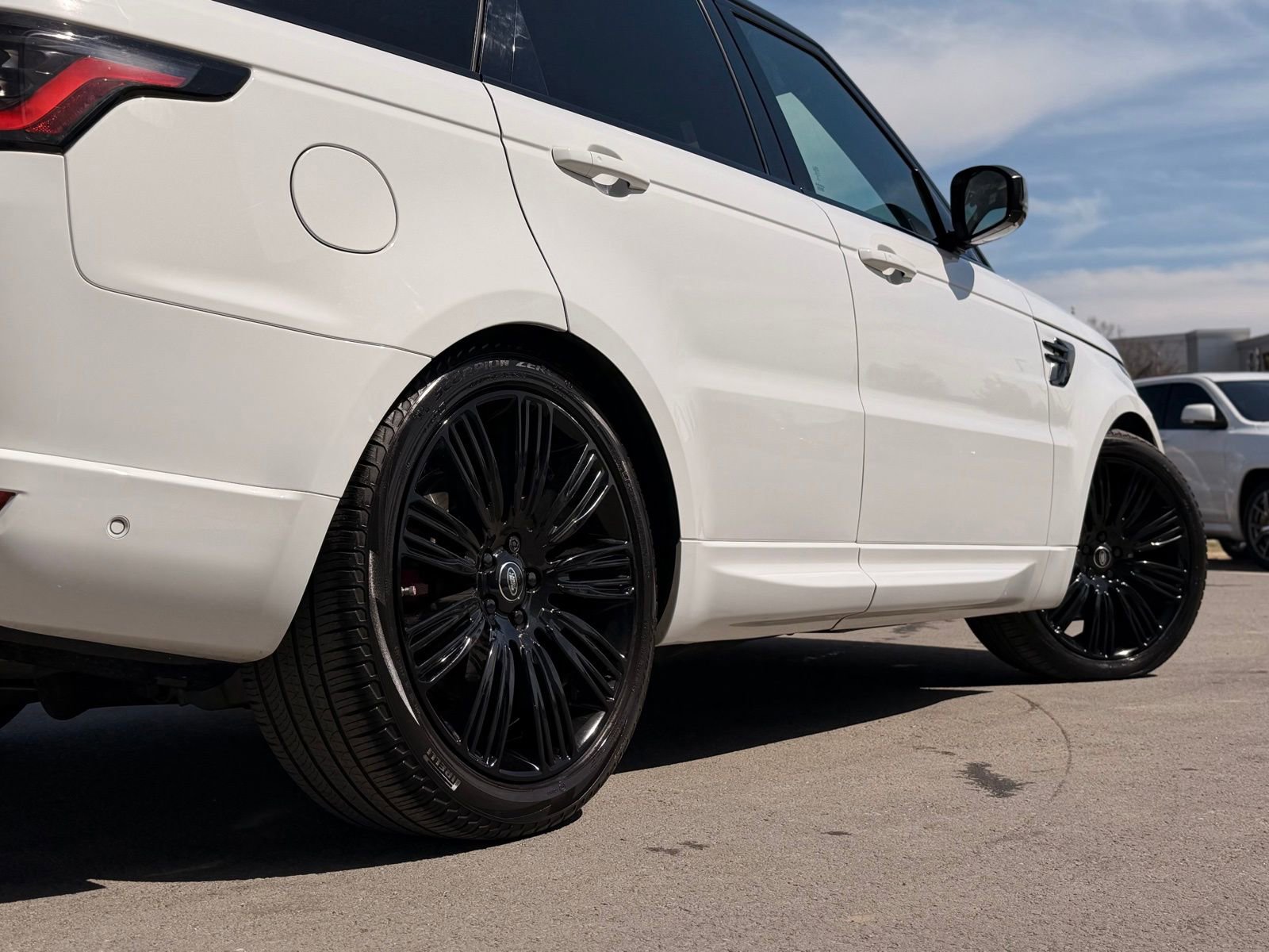 Used 2020 Land Rover Range Rover Sport HSE Dynamic image 15