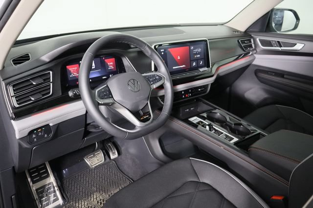 Used 2025 Volkswagen Atlas Peak Edition SE AWD/4WD image 28