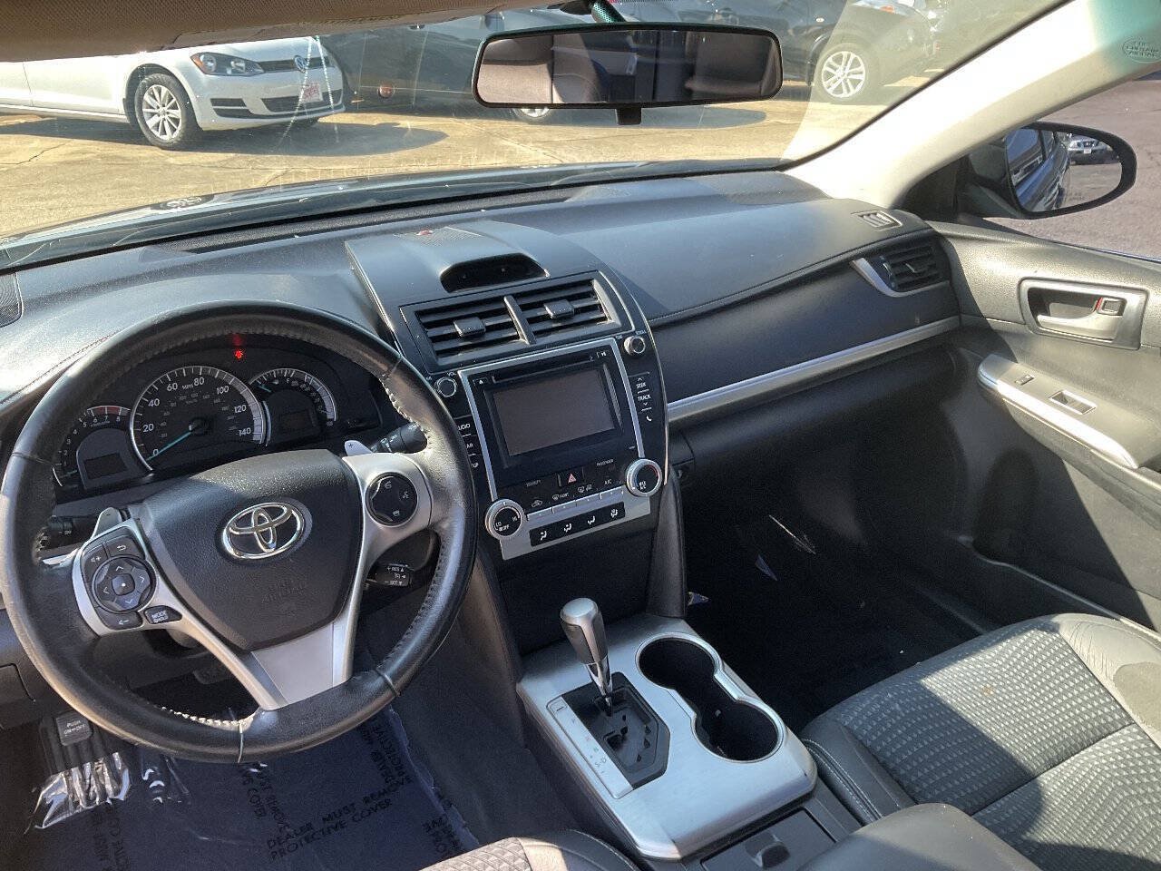 Used 2014 Toyota Camry SE FWD image 15