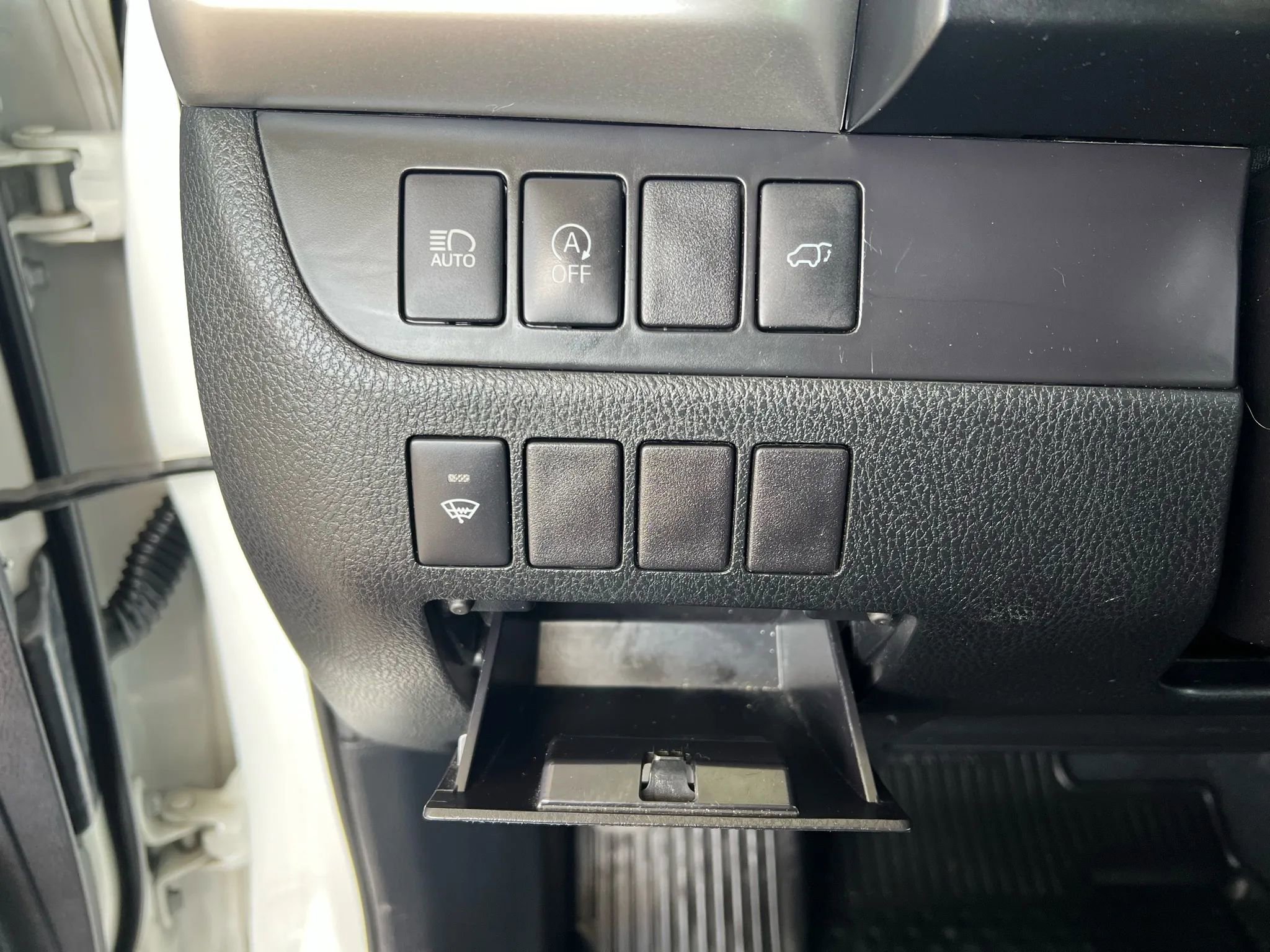 Used 2019 Toyota Highlander SE image 11