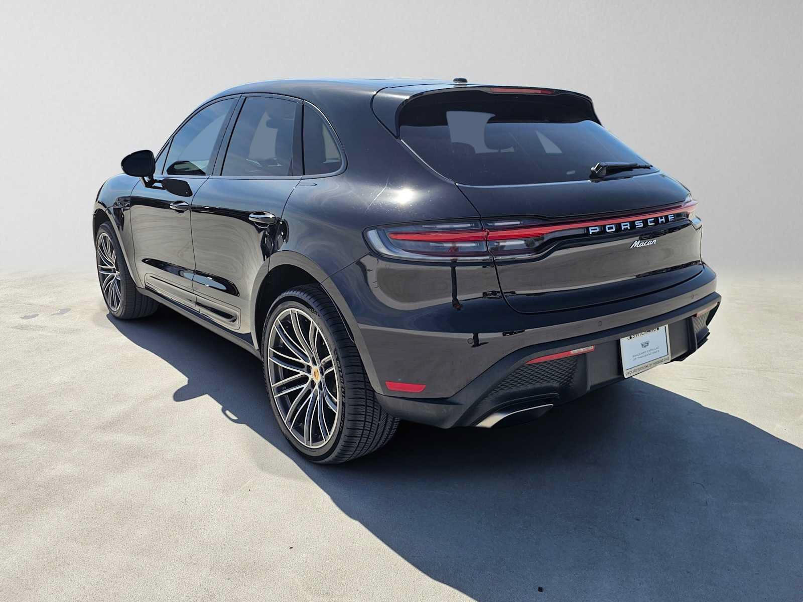 Used 2023 Porsche Macan AWD/4WD image 5