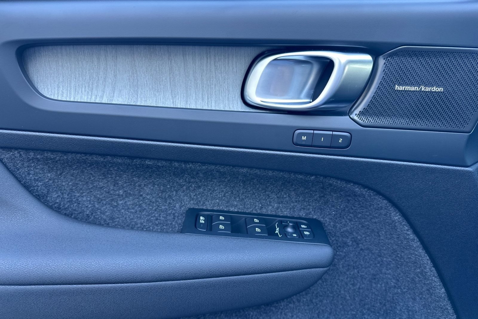 New 2026 Volvo XC40 B5 Ultra w/ Protection Package Premier image 14