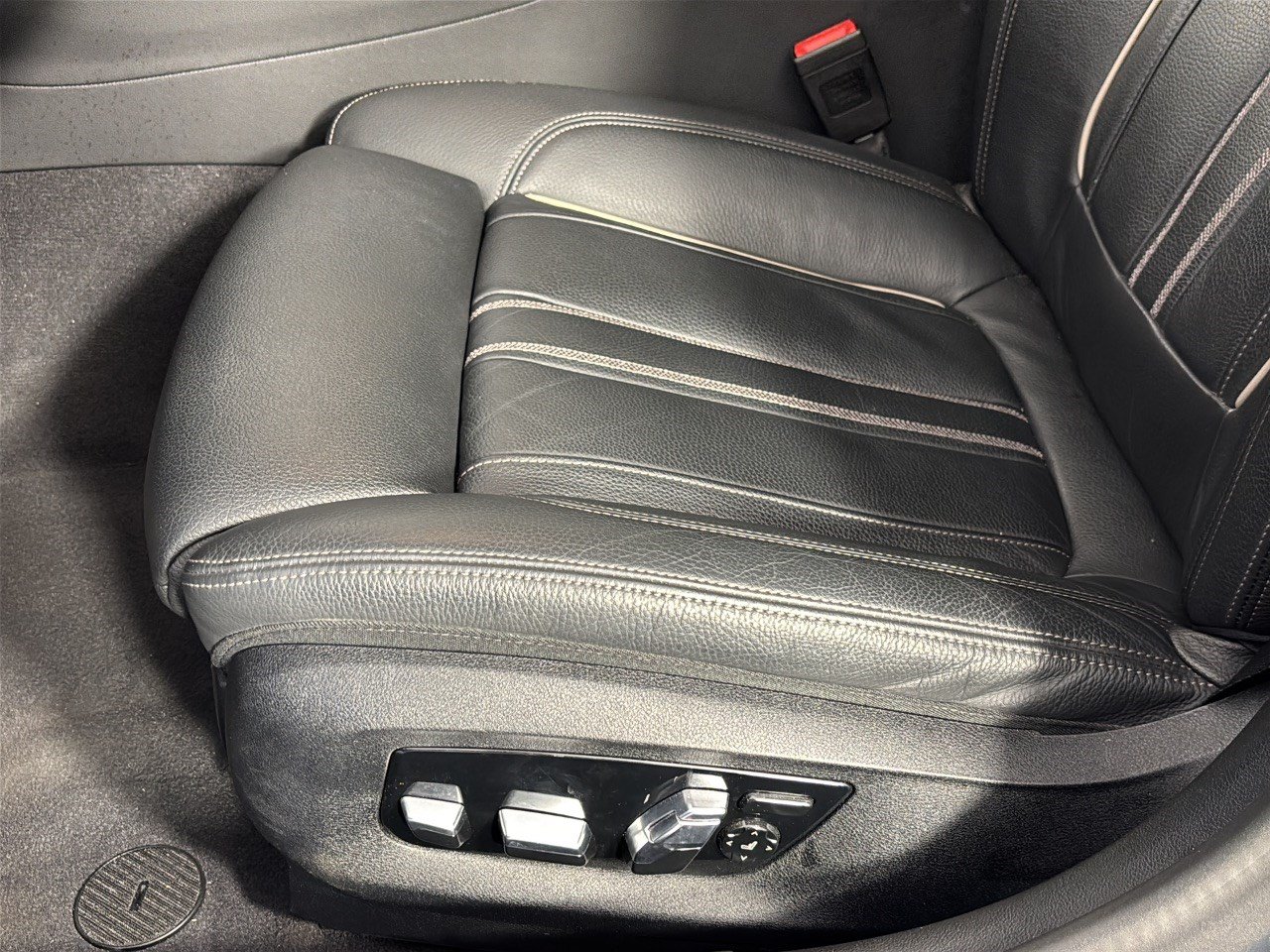 Used 2023 BMW M550i xDrive w/ Executive Package AWD/4WD image 16