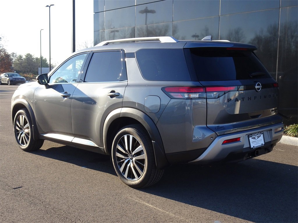 Used 2025 Nissan Pathfinder Platinum w/ Black Appearance Package image 4