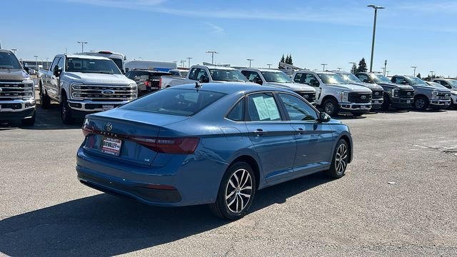 Used 2025 Volkswagen Jetta SE image 3