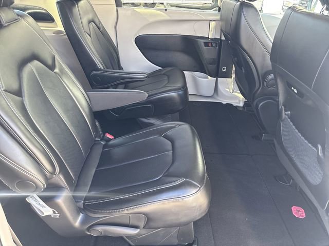 Certified 2024 Chrysler Pacifica Touring-L image 14