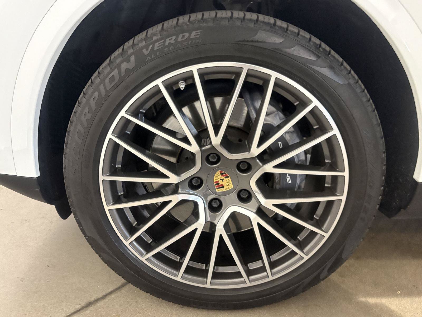 Used 2022 Porsche Cayenne AWD/4WD image 56