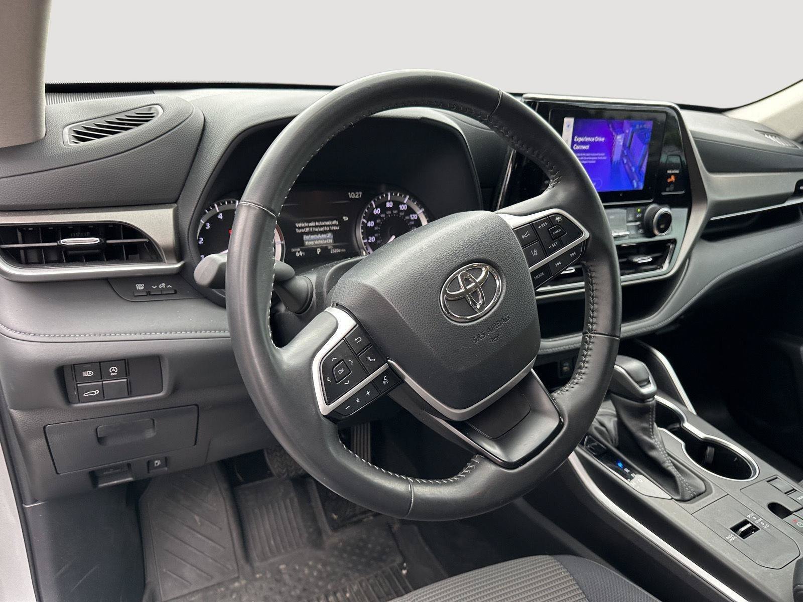 Used 2024 Toyota Highlander LE FWD image 54