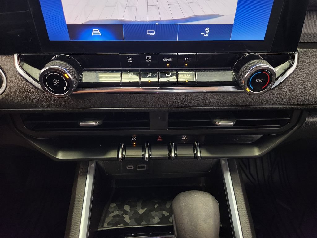 Used 2023 Chevrolet Colorado Trail Boss AWD/4WD image 18