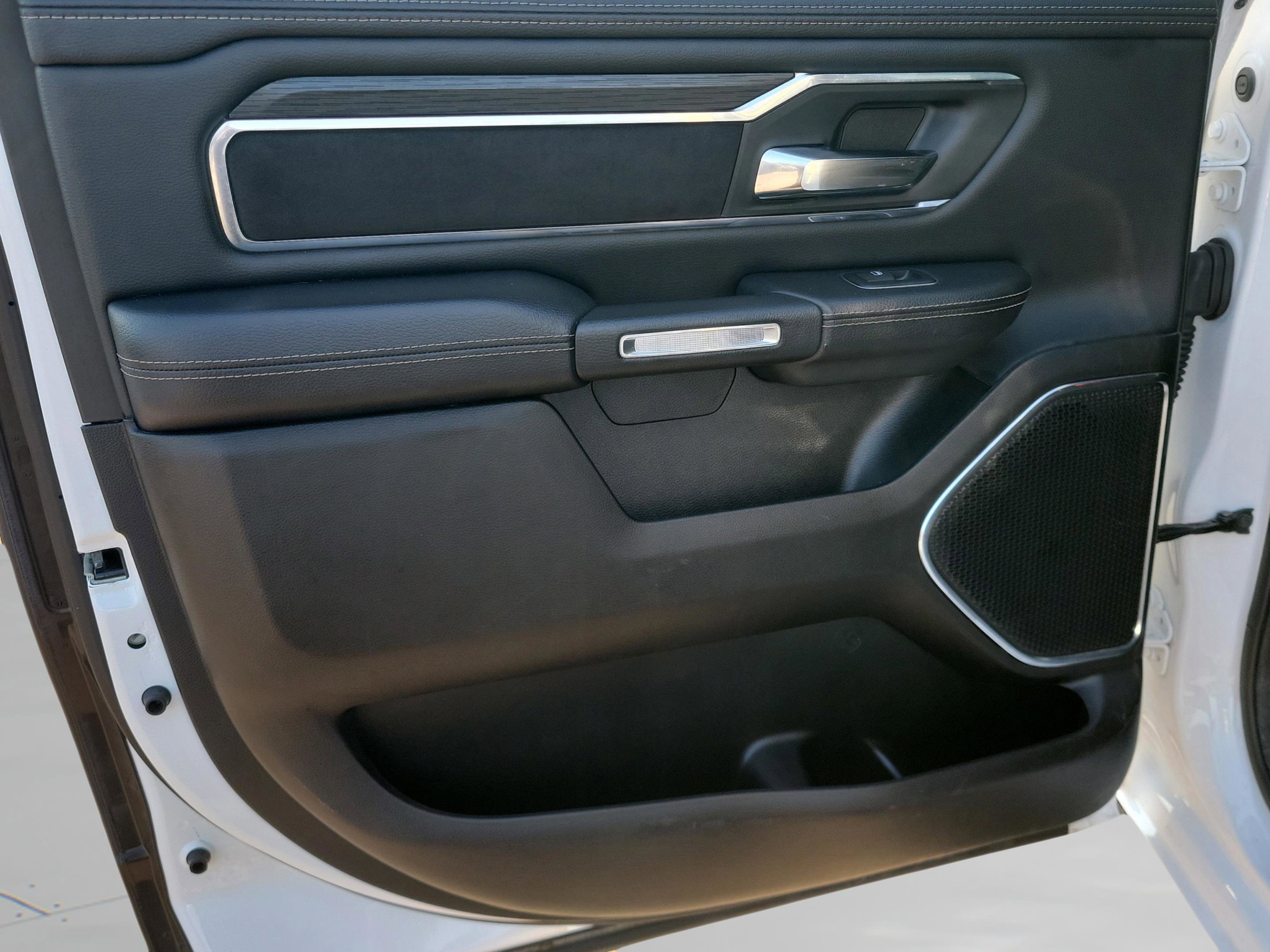 Used 2024 RAM 1500 Laramie image 11