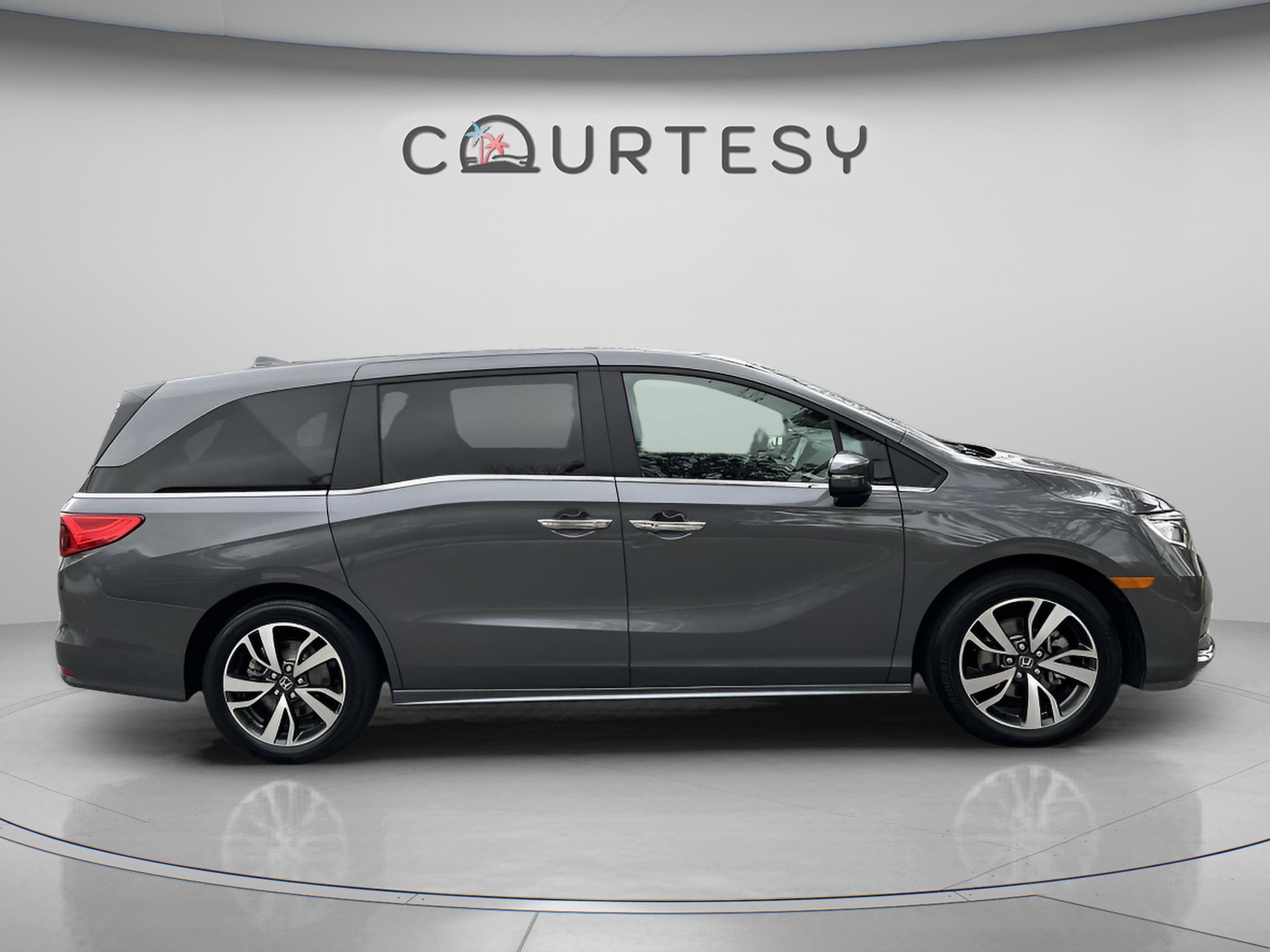 Certified 2024 Honda Odyssey Touring image 8