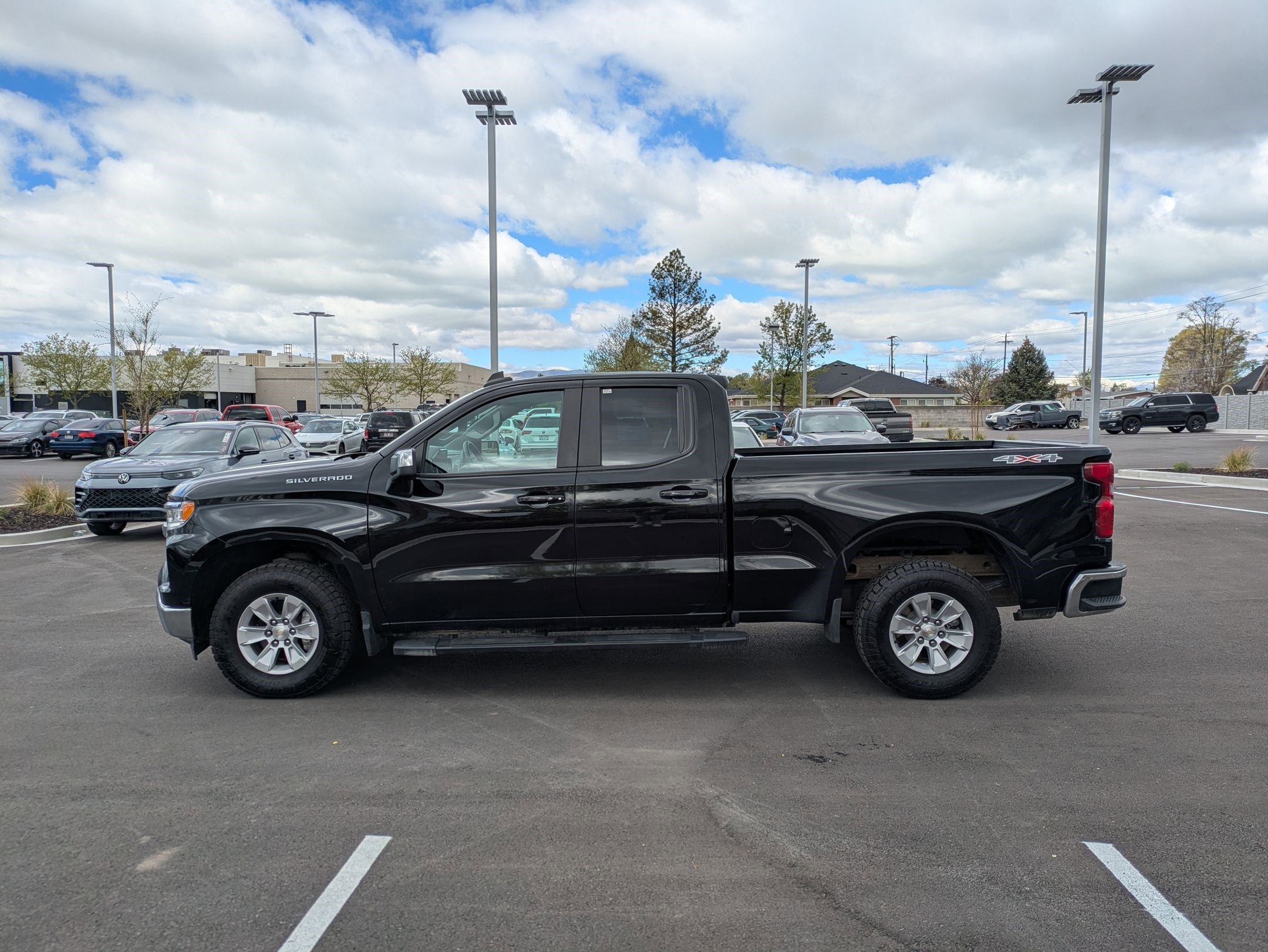 Used 2024 Chevrolet Silverado 1500 LT AWD/4WD image 10