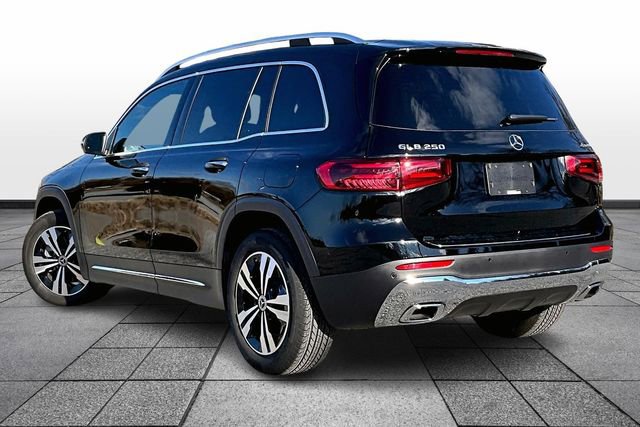 Used 2025 Mercedes-Benz GLB 250 4MATIC image 5