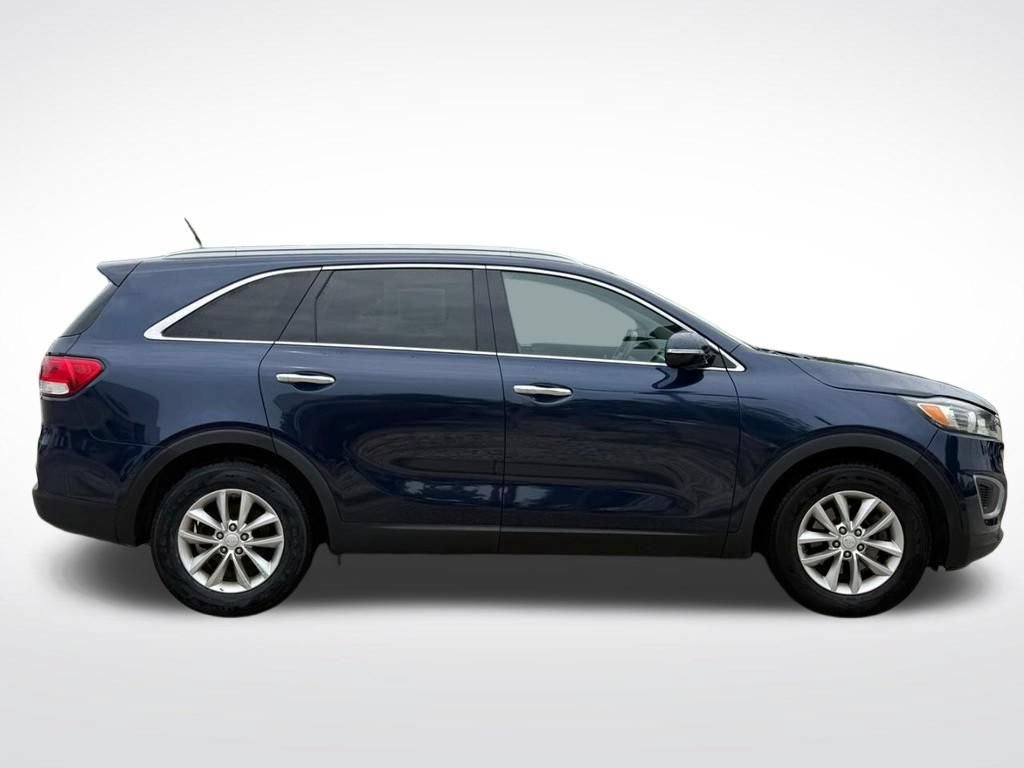 Used 2017 Kia Sorento AWD image 2