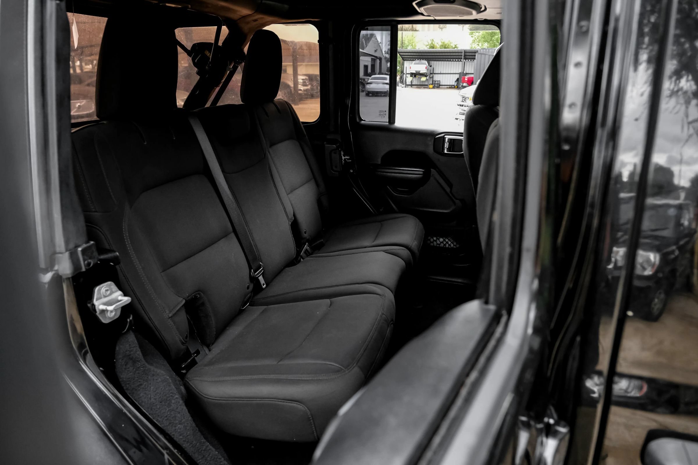 Used 2018 Jeep Wrangler Unlimited Sport S AWD/4WD image 38