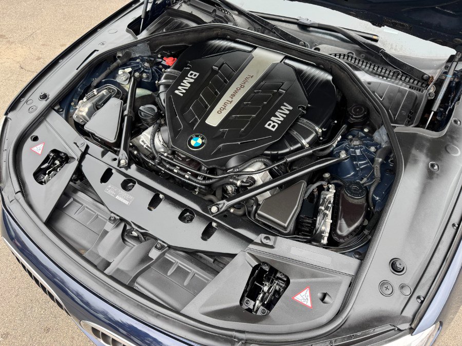 Used 2014 BMW 750Li xDrive AWD/4WD image 23